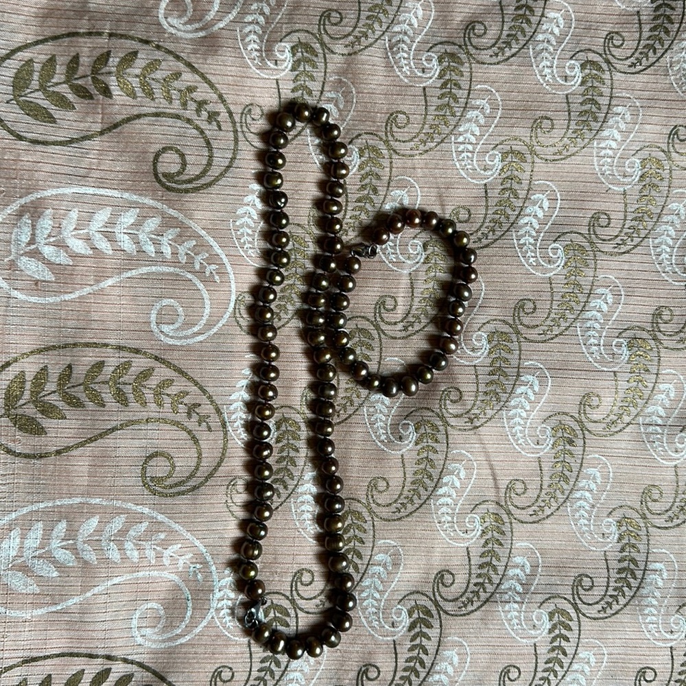Chocolate color pearl necklace, and bracelet set